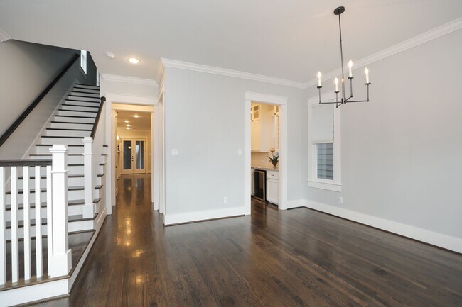 Photo - 907 E 25th St