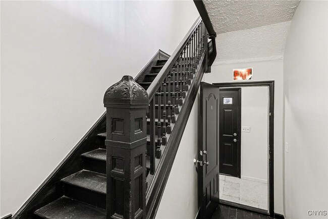 Photo - 302 Kellogg St