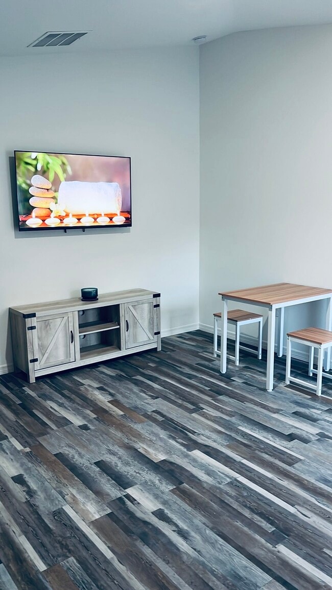 Photo - 1534 SW Jacksonville Ave