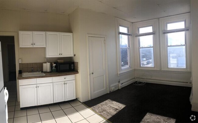 Building Photo - 705 George St Rental