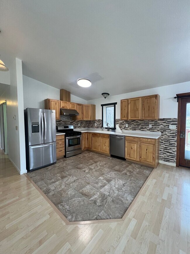 4 bedroom, 2 bathroom, 2 car garage home w... House Rental in Palmer