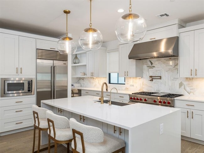 Photo - 800 Emilia Ct