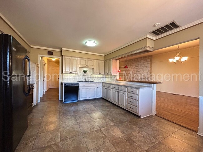 Photo - For Lease | South Tulsa Duplex | $1550 Rent