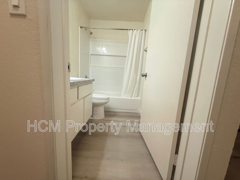 Photo - 10042 Commerce Ave