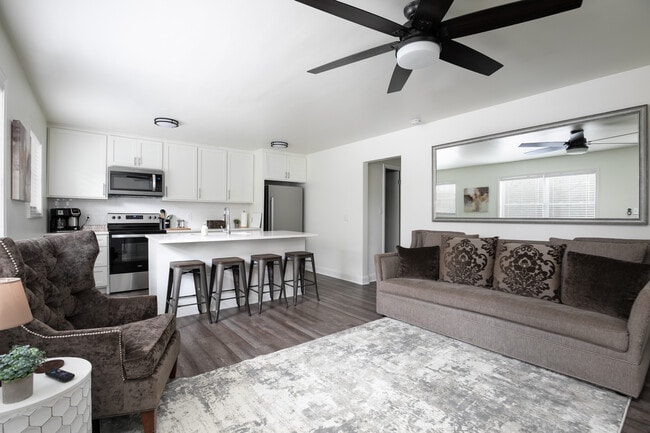 Photo - 512 Wonder Ln