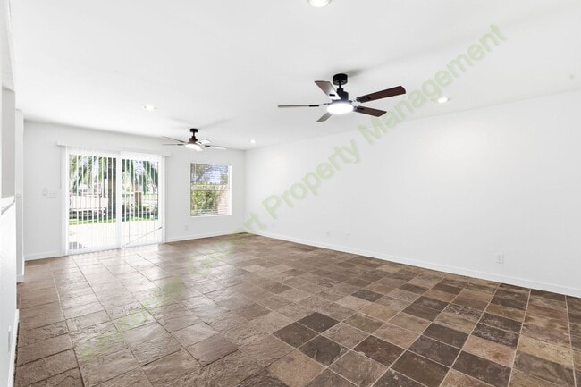 Photo - 5435 E Elmwood St