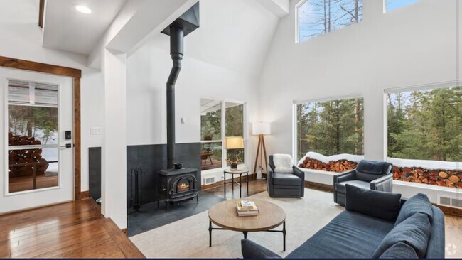 Building Photo - Stunning West Kalispell Home