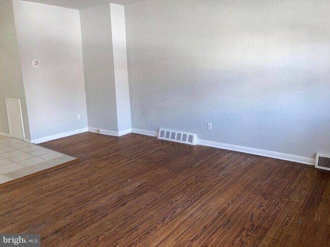 Photo - 7326 Ruskin Rd