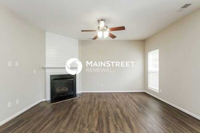 Photo - 4 Bedroom Pet-Friendly Home in Huntersville, NC with Main Street Renewal