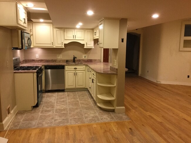 Building Photo - 97 Olive St Unit Apt B
