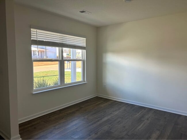 Photo - 1610 River Poppy Road