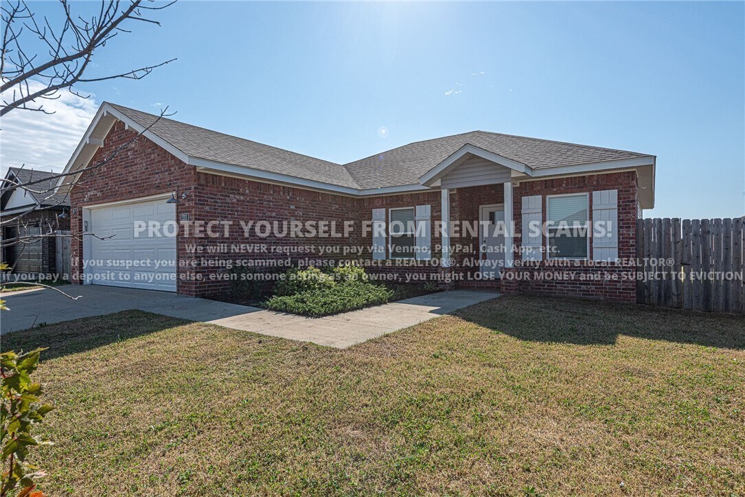 Photo - 211 Grove Ln