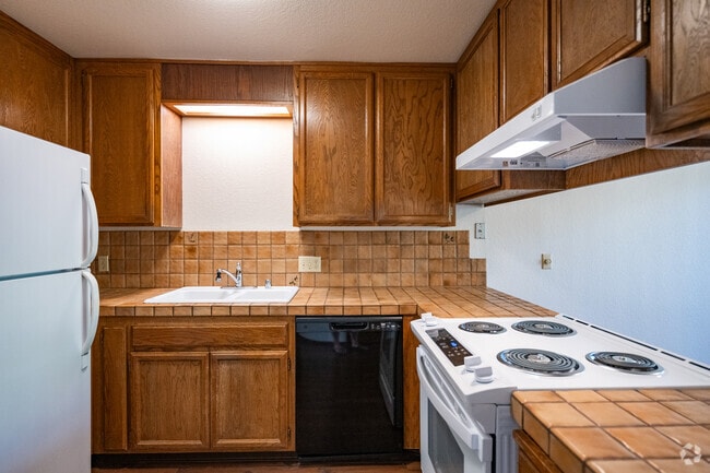 2BR, 1.5BA - 1200SF - Kitchen - Valley View Townhomes