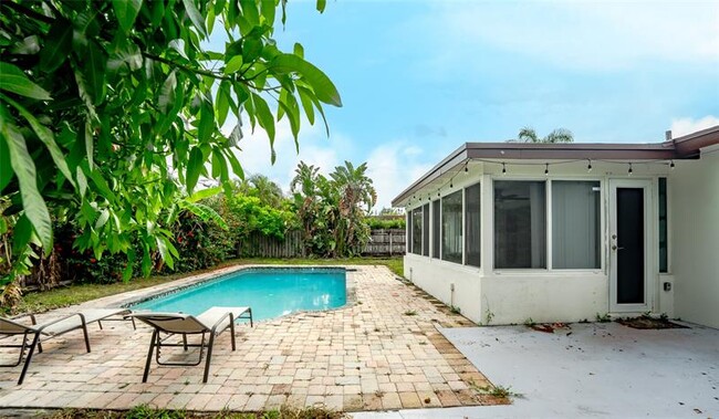 Photo - 919 SE 17th St