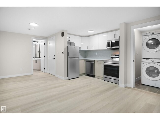 Photo - 9335 152 St NW Unit B