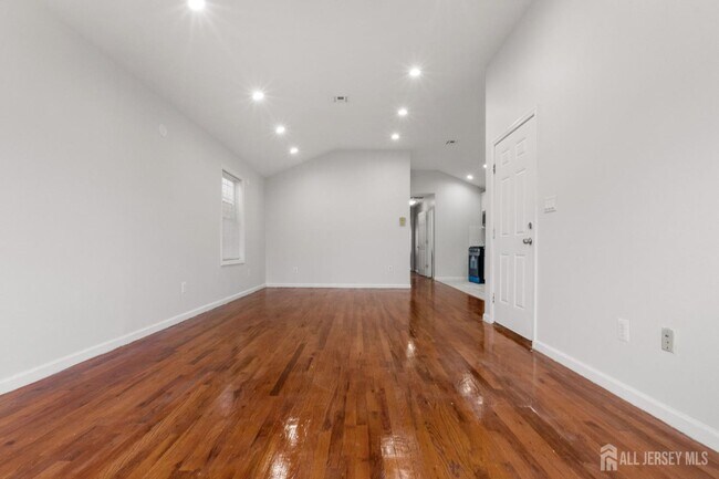 Photo - 45 Jewett Ave Unidad 2