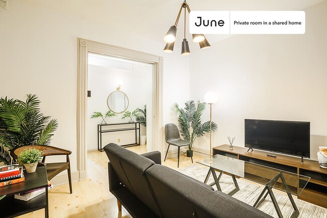 Room in Shared 5 bed/1 bath home in Hell's Kitchen