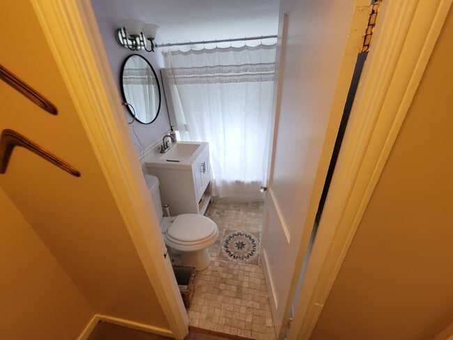 Building Photo - 450 Linden Ave Unit Right or West