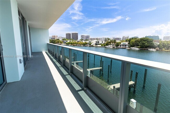 9221 E Bay Harbor Dr Unit 307