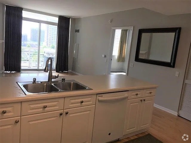 Building Photo - 1511 S Prairie Ave Unit 1 Rental