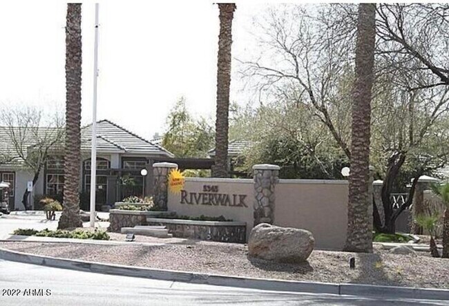 Photo - 5345 E Van Buren St Unidad 238