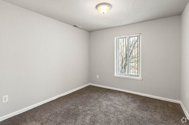 1BR, 1BA - 906SF - Dining Room