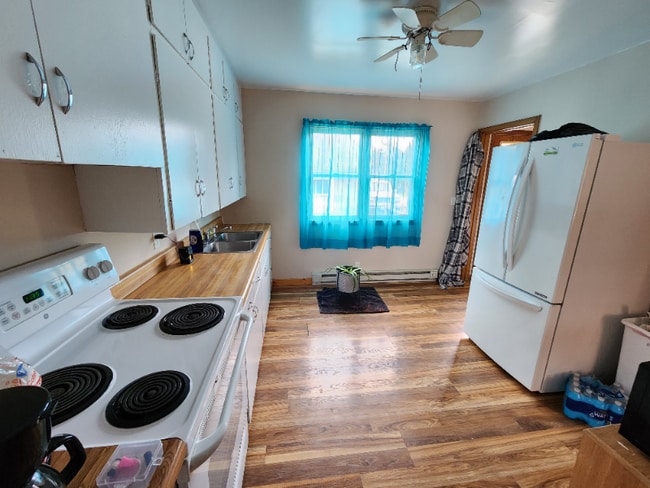 Building Photo - 205 1st St NW Rental