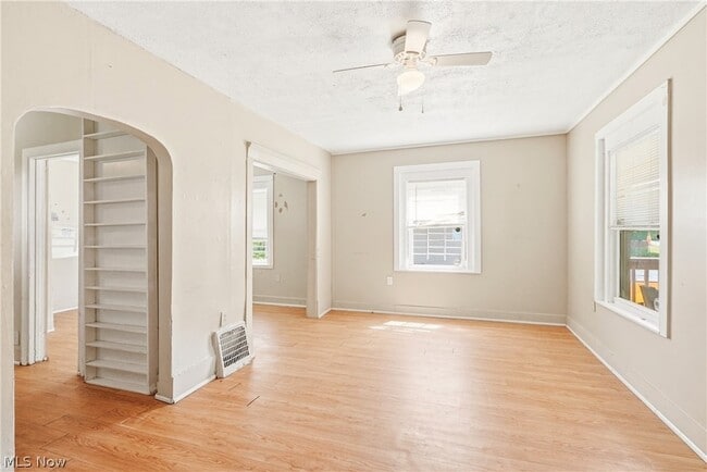 285 Sumner Ct