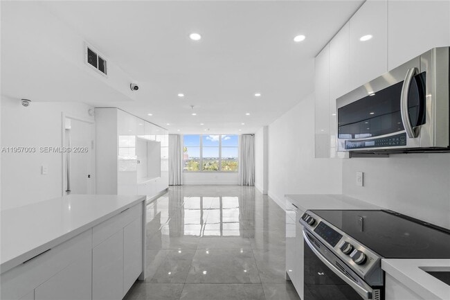 Photo - 4101 Pine Tree Dr Unit 828