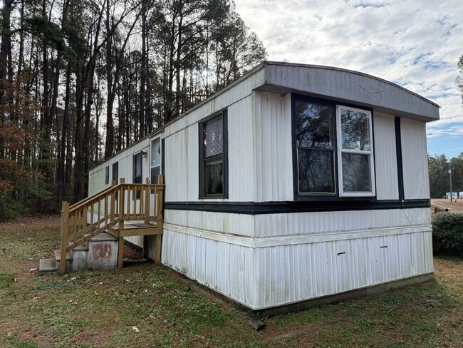 Building Photo - 2 bedroom, 1 bath Mobile Home