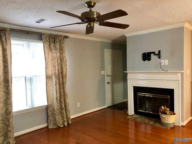 Photo - 337 Chateau Dr SW