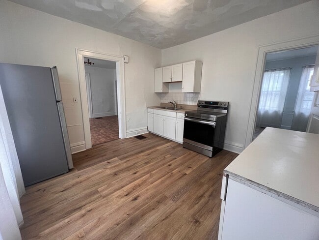 Photo - 857 Fairmount St SE