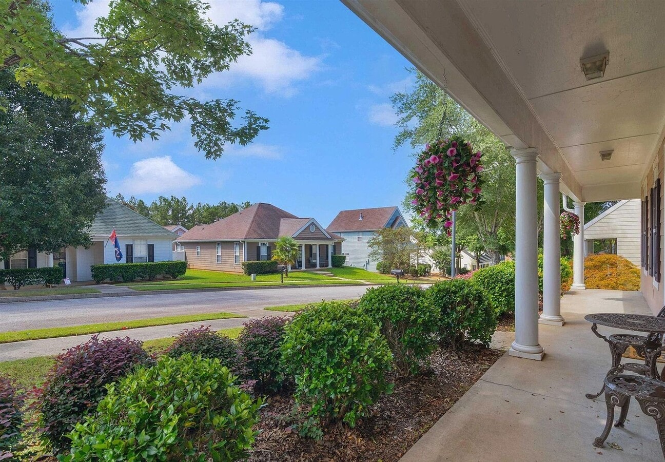 Photo - Beautiful 3 Bedroom Ranch: Move in Special available