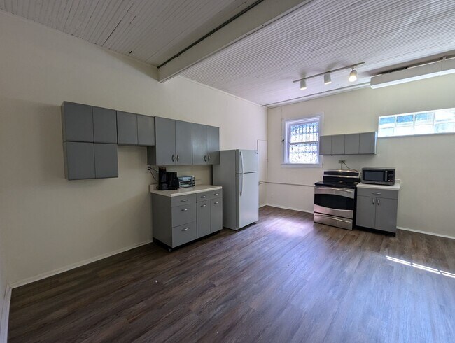 Photo - Get $500.00 Off 1st Month's Rent With a Mo...