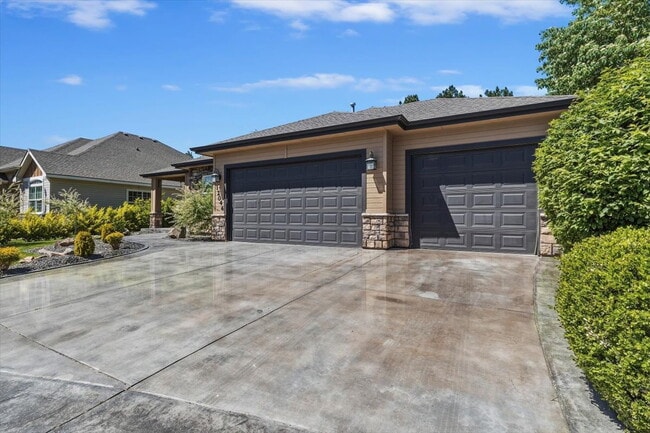 Photo - Fantastic 3-bed, 2.5 bath single level home near Downtown Star