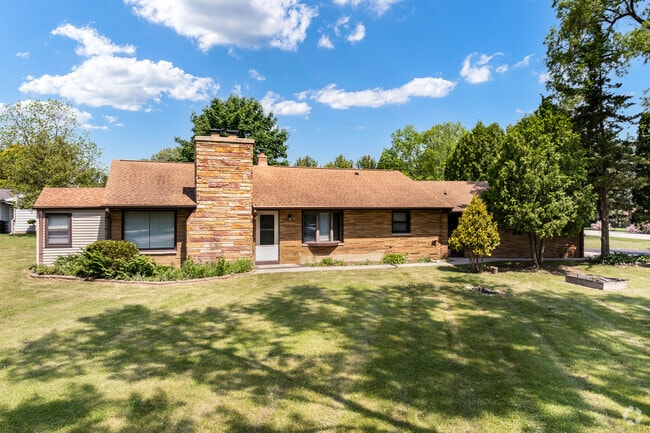 Building Photo - 5331 S La Salle Dr Rental