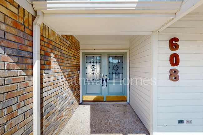 Photo - 608 Westway Dr