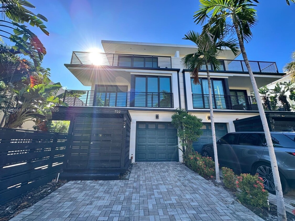 Photo - 722 NE 15th Ave (Fort Lauderdale, FL)