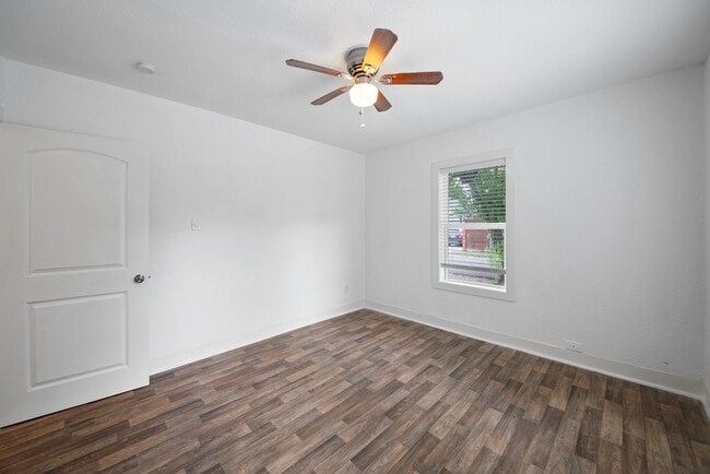 Photo - 5110 Avenue H