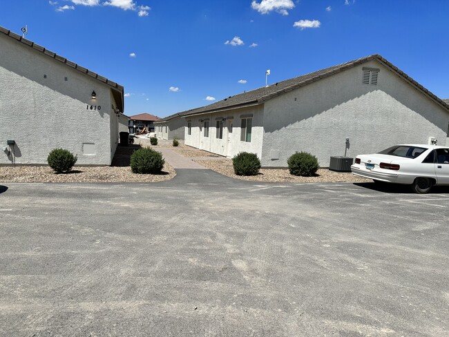 Building Photo - 1410 Star Rd Unit 4