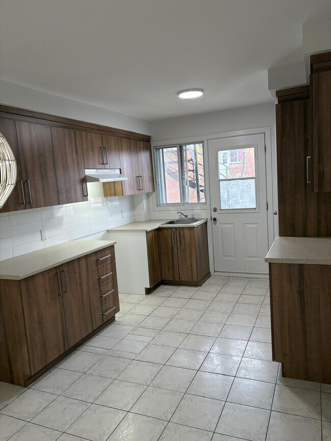 Photo - 11958 Av. Matte Unit 6