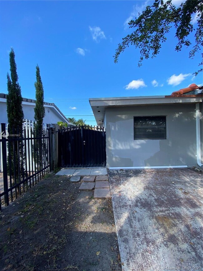 Photo - 3051 SW 11th St Apartamento Unidad A
