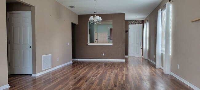 Photo - 1109 China Aster Way