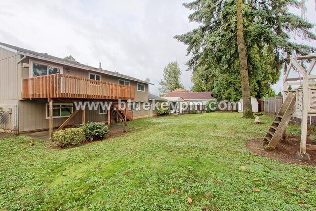 Photo - Newly Remodeled 5 Bed, 2 Bath Home with RV/Boat Parking in Oregon City