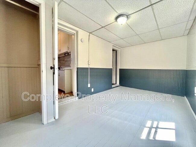 Photo - 325 E Washington St