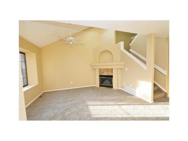 Photo - Spacious 3 bed 2 bath Townhome for Rent in Arvada