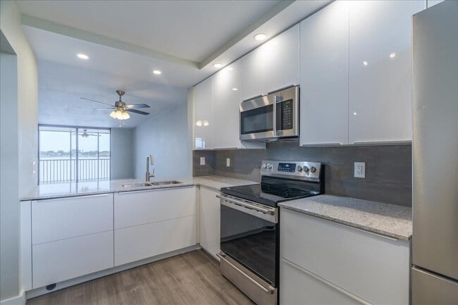 Photo - 113 Lake Emerald Dr Unit 201