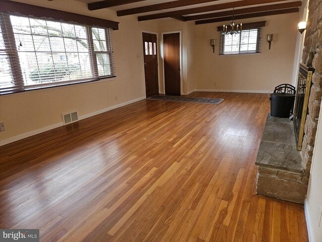 Photo - 56 Chapman Ave