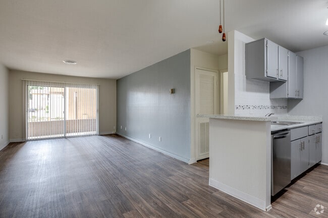 1HAB, 1BA - 700 ft²