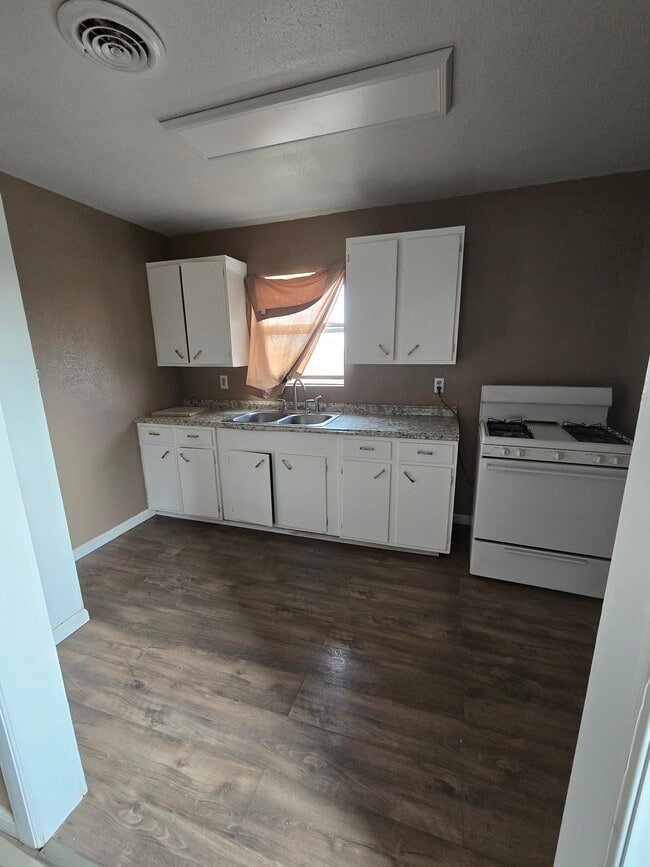 Photo - 277 E Darby Rd